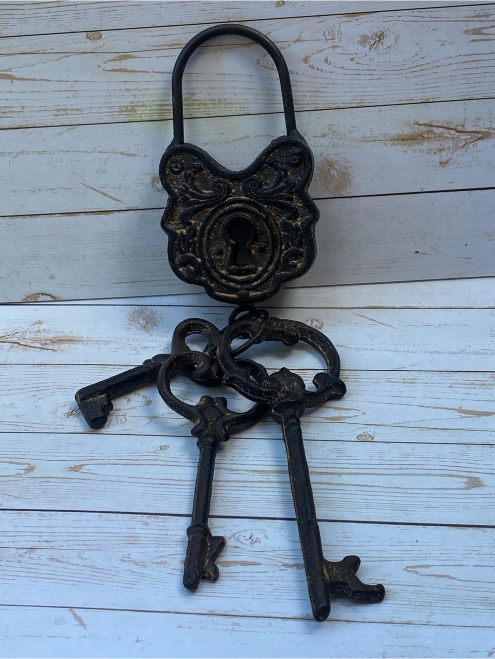 Antique-Style Black Decorative Wall Padlock with Keys
